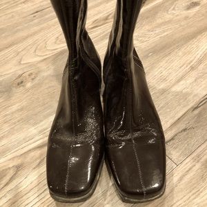 La CANADIENNE  brown Waterproof boots. Size 8